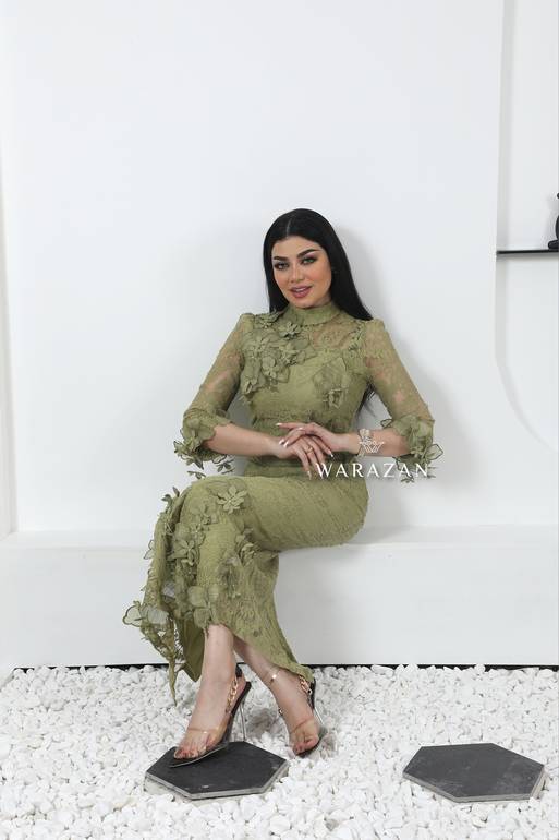فستان سهرة طويل وناعم دانتيل