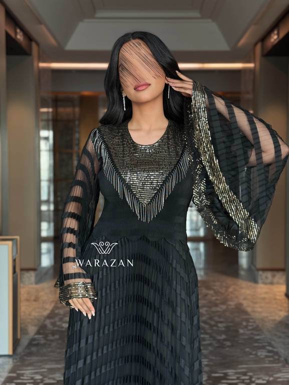 فستان بتصميم خاص و بقصة واسعه 