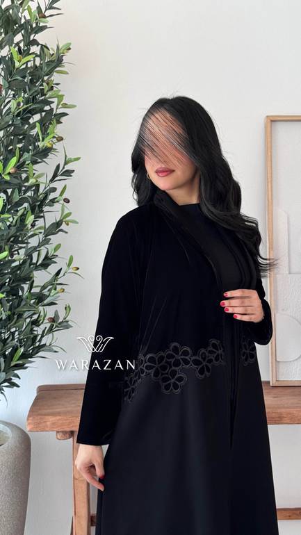 عباية مخمل بتطريز 