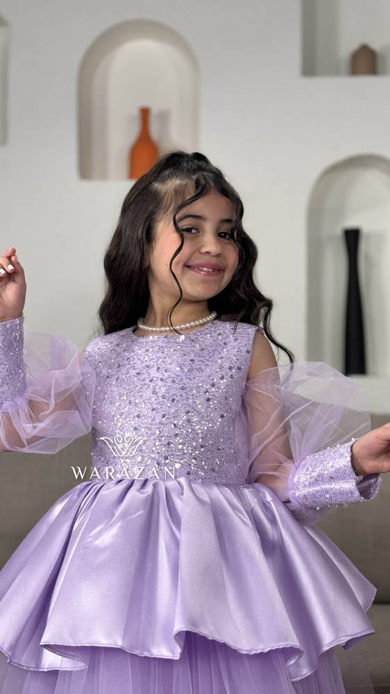 فستان انيق بلمعه من الصدر 