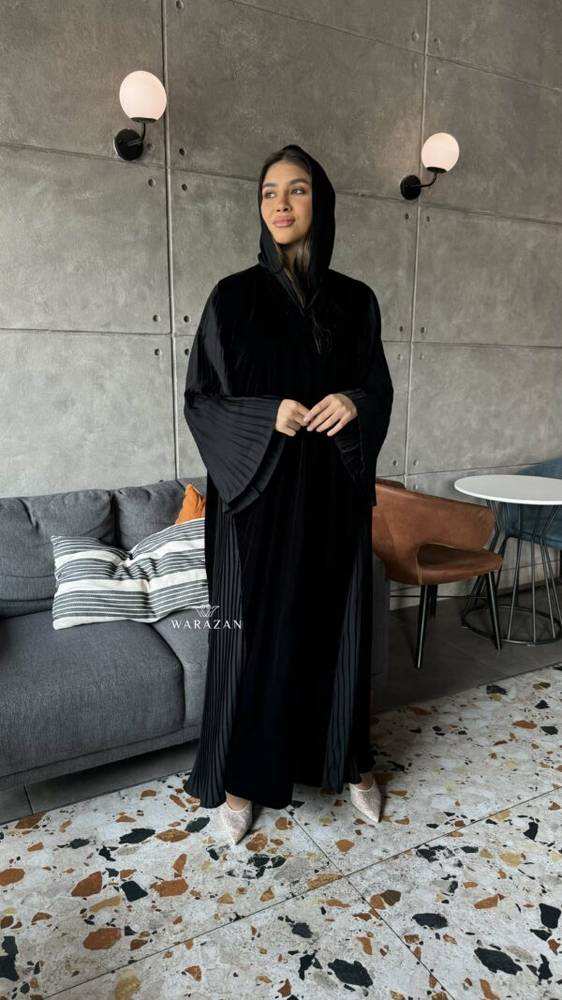 عباية شتوية مخمل ملكي بتدخيلة بليسيه جانبية