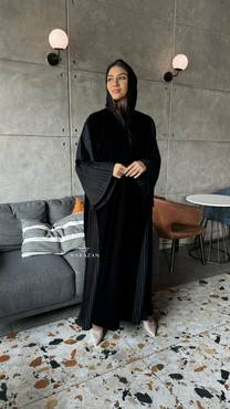 عباية شتوية مخمل ملكي بتدخيلة بليسيه جانبية