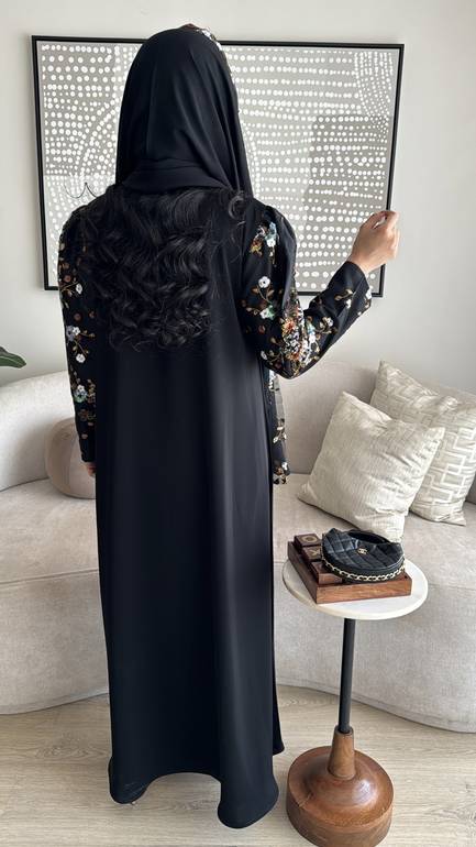 عباية ب أكمام مشجرة بألوان العيد 