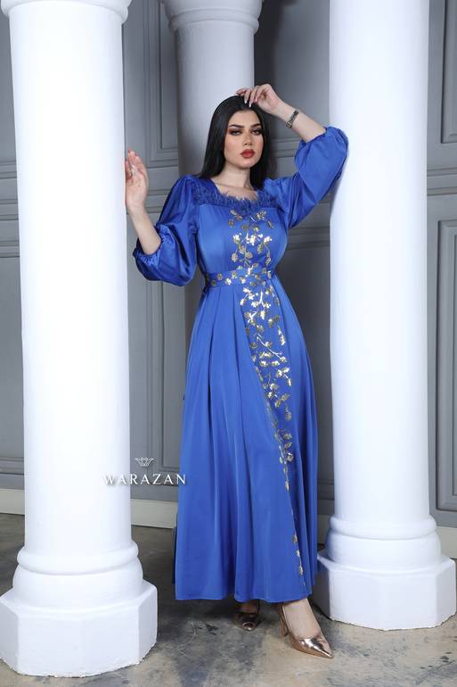فستان سهرة طويل ناعم بأكمام طويلة وترتر