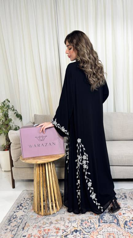 عباية بتطريز كرستال انيق 