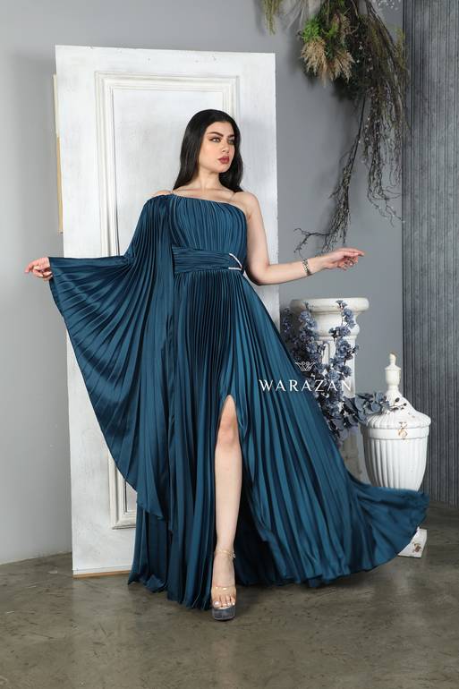 فستان سهرة طويل بليسيه راقي كم واسع 