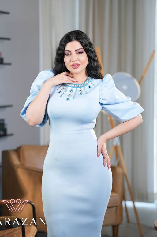 فستان ماسك مميز بتطريز من الصدر