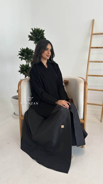 عباية انيقة  ببستايل نصفي 