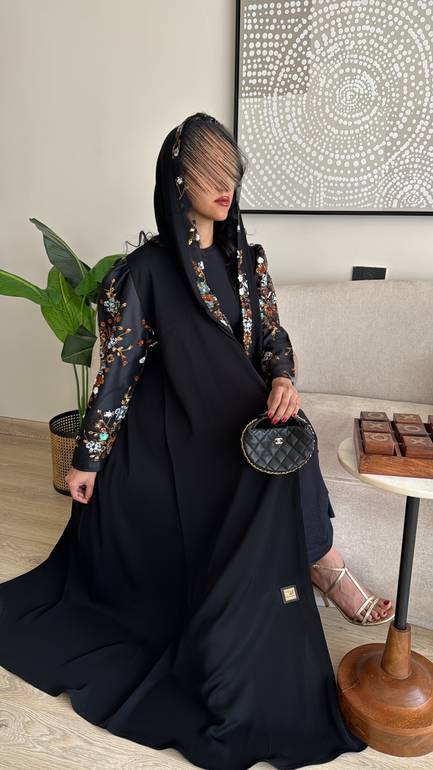 عباية ب أكمام مشجرة بألوان العيد 