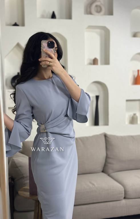 فستان سهرة ناعم بمسكه من الخصر