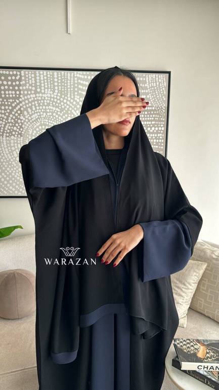 عباية سوداء بكم ملون