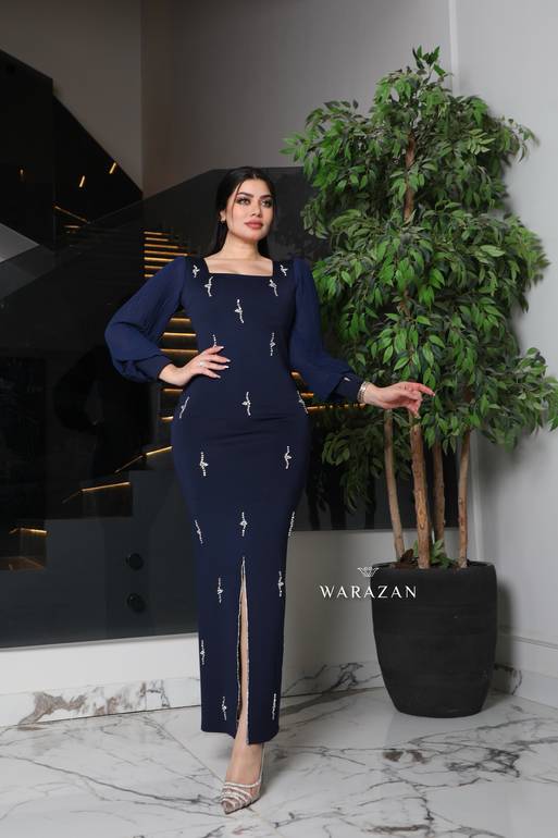 فستان سهرة ناعم مع اكمام بيليسيه 
