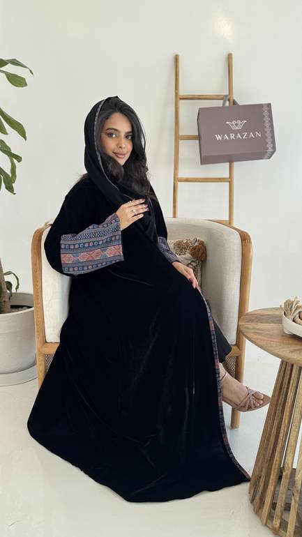 عباية مخمل شتوية بأكمام كشميري