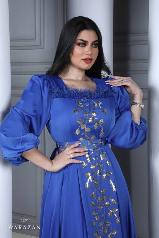 فستان سهرة طويل ناعم بأكمام طويلة وترتر