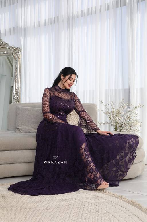 فستان سهرة ملكي بتصميم خاص 