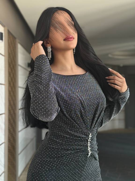 فستان سهرة ناعم بأكمام طويل و خرز 