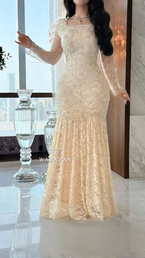 فستان سهرة دانتيل بتطريز أنيق