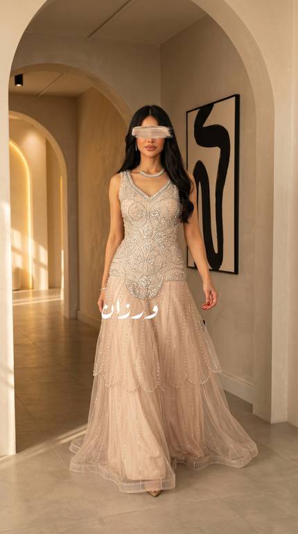 فستان سهرة بيج  مع تنورة تول ناعمة