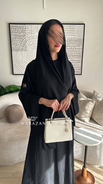 عباية سوداء راقية وعملية 