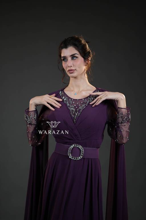 فستان سهرة باكمام شفافه و حزام من الخصر