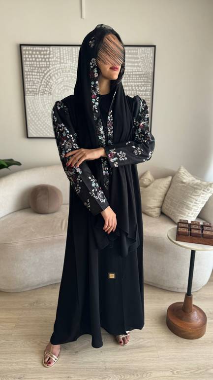 عباية ب أكمام مشجرة بألوان العيد 