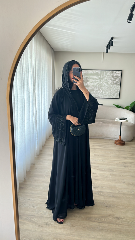 عباية راقية بتطريز شك من الاكمام