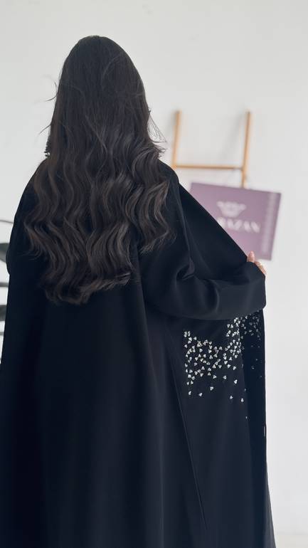 عباية انيقة بتطريز خرز 