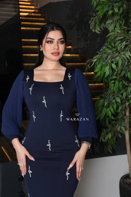 فستان سهرة ناعم مع اكمام بيليسيه 