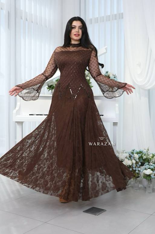 فستان سهرة ملكي بتصميم خاص 