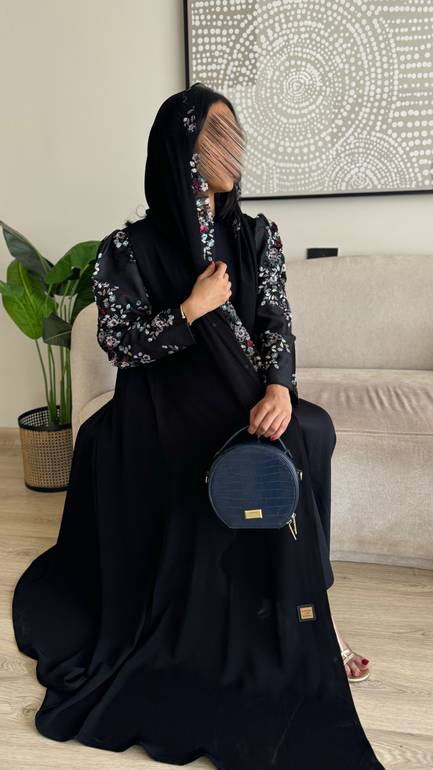 عباية ب أكمام مشجرة بألوان العيد 