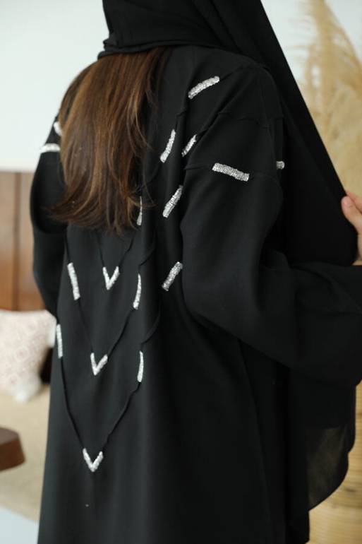 عباية كريب بتطريز أنيق