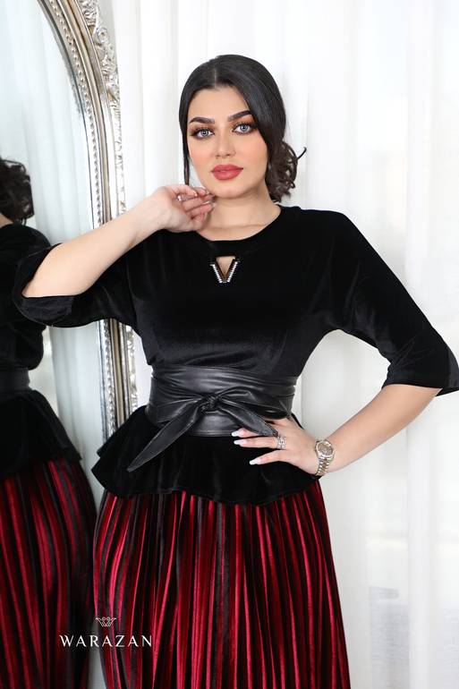 فستان مخمل بكسرات وحزام