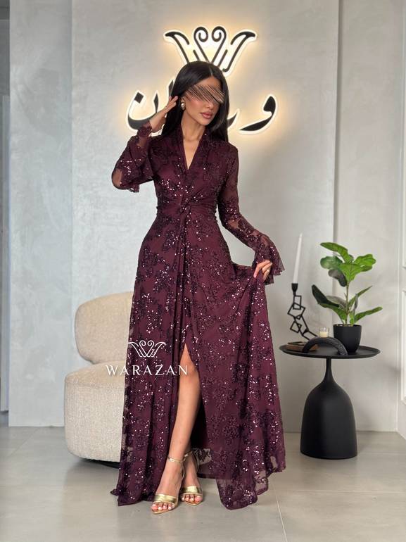 فستان سهرة فاخر مزين بالدانتيل الناعم