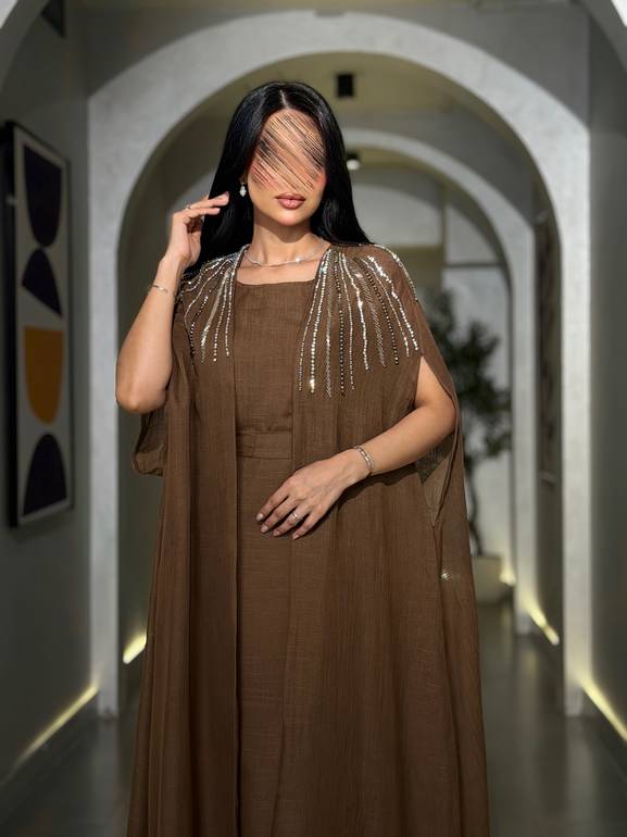 جلابية ناعمة بقصة كاب للمناسبات الخاصة