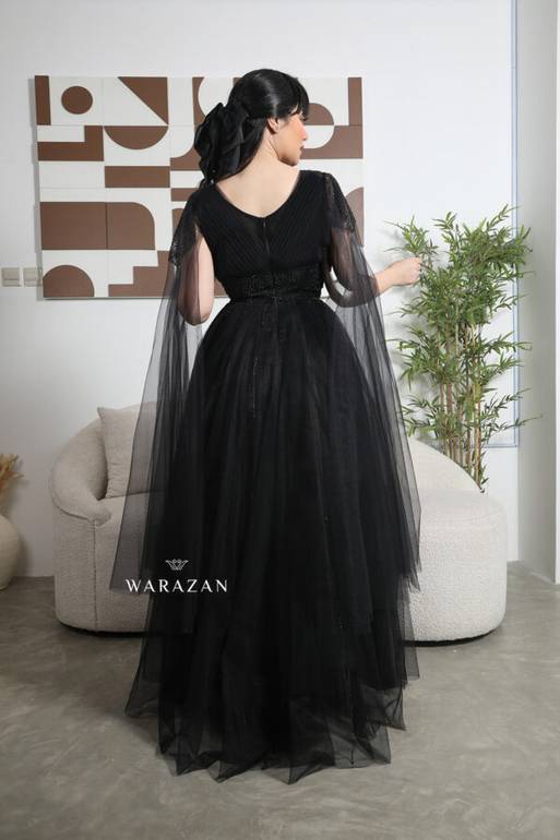 فستان سهرة راقي ب فصوص واكمام تل