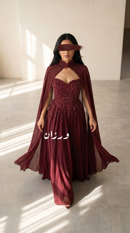 فستان سهرة بقصة من الرقبة