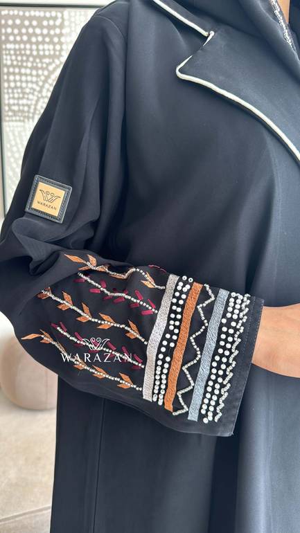 عباية  للعيد عملية مع أكمام بتطريز منقوش