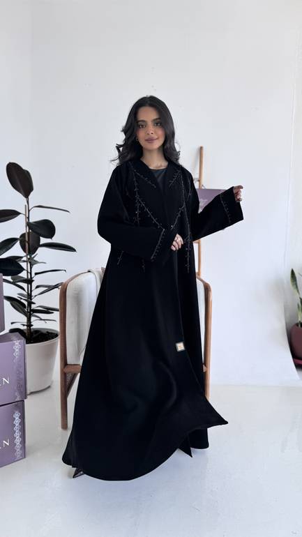 عباية بتطريز ناعم وانيق سراميك