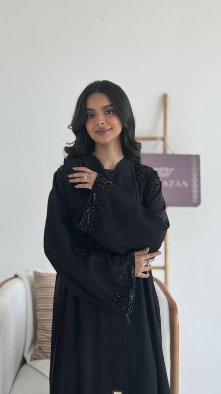 عباية ناعمة  بتطريز خرز 