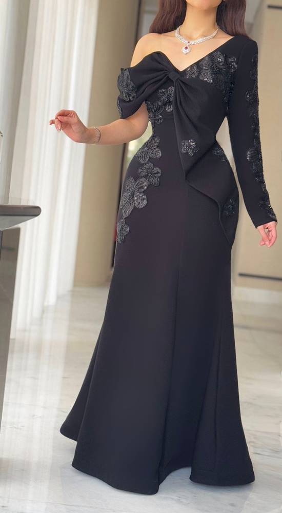 فستان سهرة تطريز مع كم واحد 
