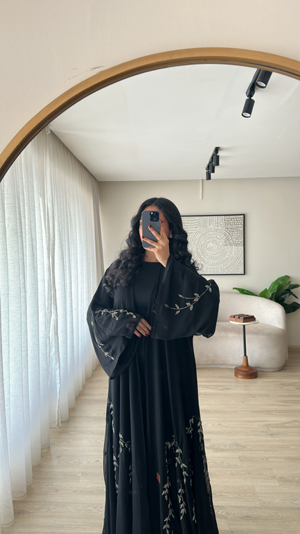 عباية الفخامة مطرزة شك