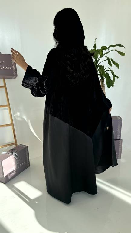 عباية مخمل انيقة مع تدخيلة قماش مكيادو