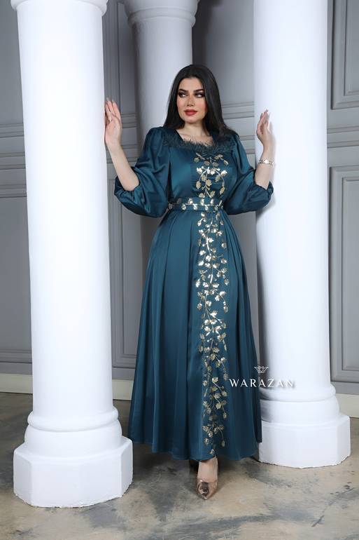 فستان سهرة طويل ناعم بأكمام طويلة وترتر