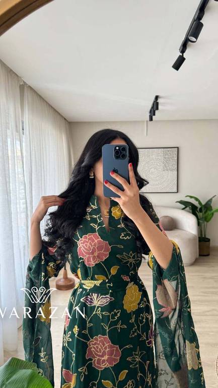 جلابية راقية بتطريز وأكمام طويلة 