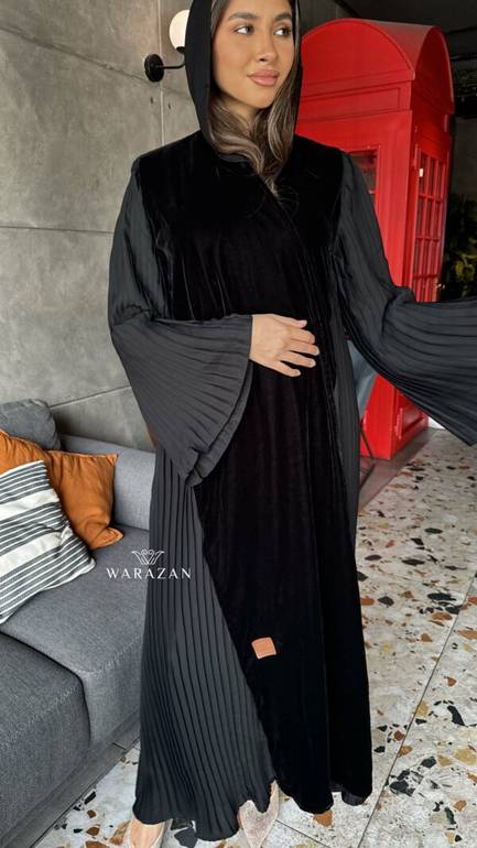 عباية شتوية مخمل ملكي بتدخيلة بليسيه جانبية