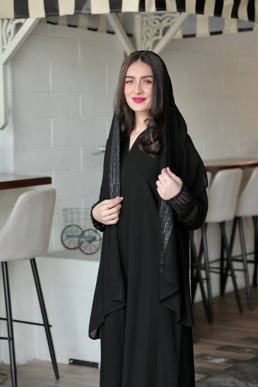عباية بـ أكمام لمعة