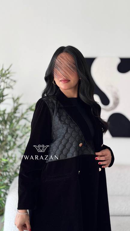 عباية مخمل واقف مع تفته