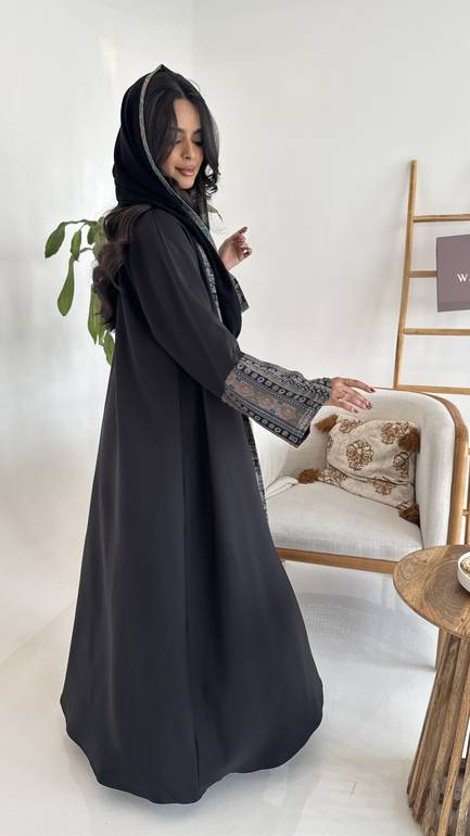 عباية كريب بأكمام كشميري
