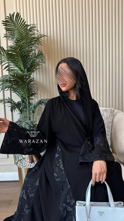 عباية للعيد عملية بتطريز فراشات سوداء