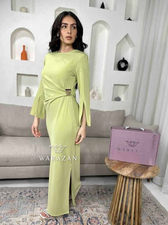 فستان سهرة ناعم بمسكه من الخصر